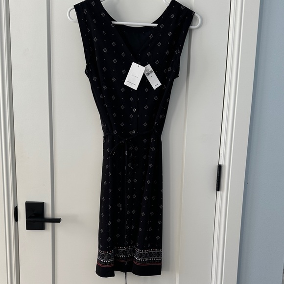 Banana Republic Dresses & Skirts - NWT Banana Republic Black Midi Dress with Diamond Pattern